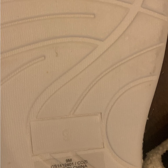 Mia size 9 slippers - Picture 3 of 3